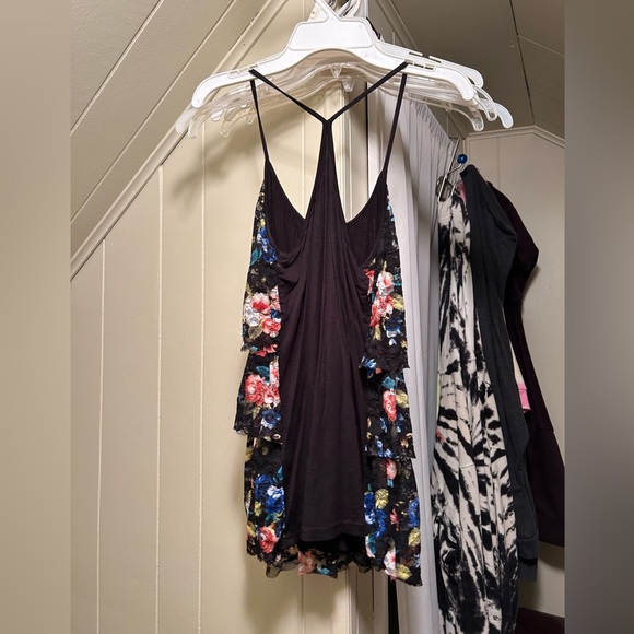 Floral Ruffled Top - Picture 3 of 4